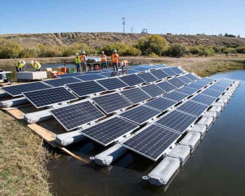 Floating-Solar-Panels.