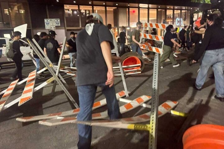La Protest.
