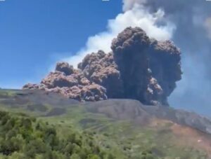 Mount Etna Erupting. Photo Source- Jamie Boone (X)