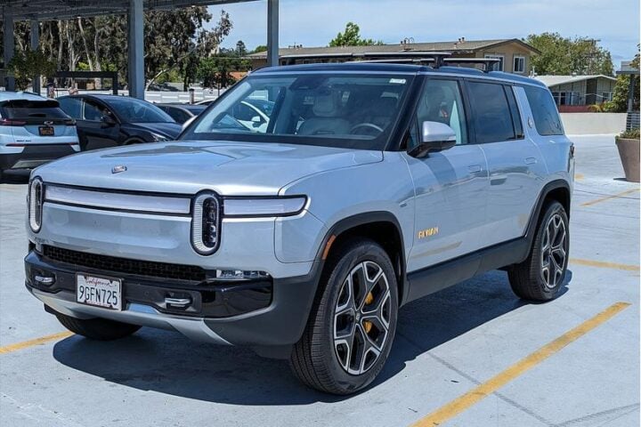 Rivian R1S at Hillsdale Shopping Center