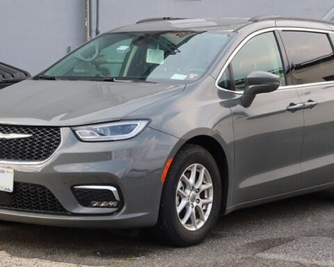Chrysler Pacifica Touring L - 2022. Photo Source: Kevauto CC Attribution-Share Alike 4.0