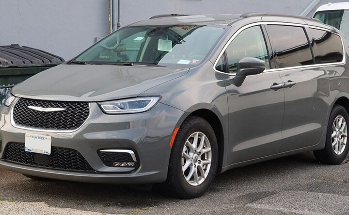 Chrysler Pacifica Touring L - 2022. Photo Source: Kevauto CC Attribution-Share Alike 4.0