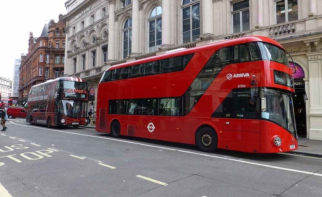 TFL bus route 38 on Shaftesbury Avenue