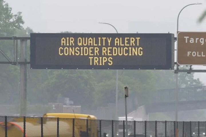Toronto Air Quality Alert. Photo Source- Brian Mclntyre Real Estate (Facebook)