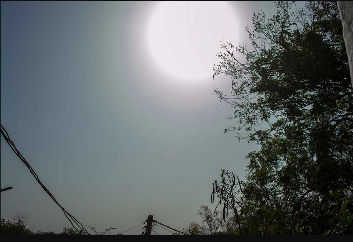 U.S. Faces First Heat Wave as Iowa Heat Index Hits 110°F and Doctor ...