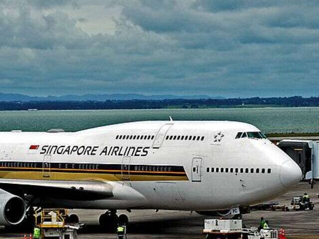 Doctor Sues Singapore Airlines After Shellfish Allergy Emergency Forces Paris Landing