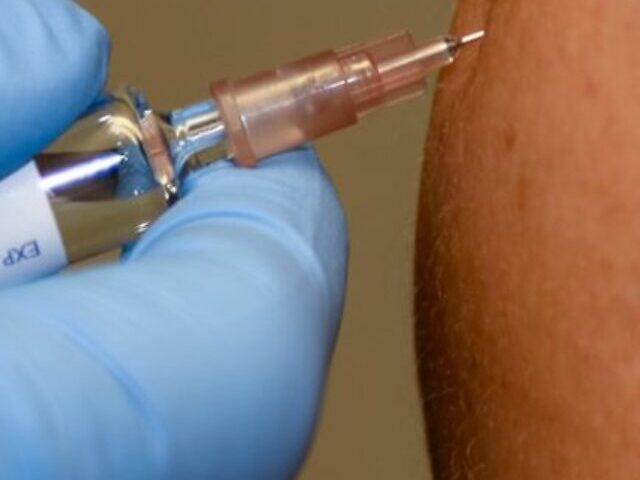 cropped-Oxfords-Single-Shot-Malaria-Vaccine-Achieves-85-Protection-Rate-Using-Microcapsule-Technology.jpg