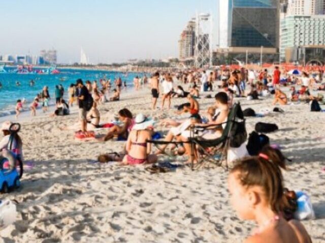 Scientists Confirm Salt Causes Skin Tightness After Beach Swims (13)