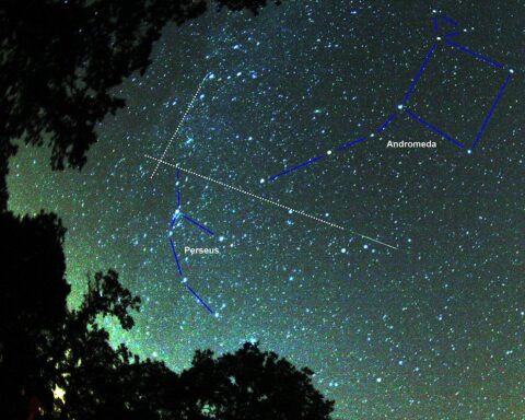 Two perseids meteors and their radiant (crossing of dotted line). Two star constellations are indicated. Photo Source: Brocken Inaglory.