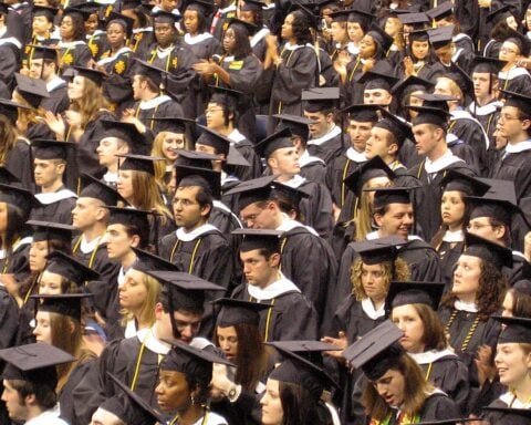 A crowd of college students at the 2007 Pittsburgh University Commencement.