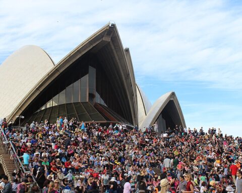 Crowd at Sydney Opera House