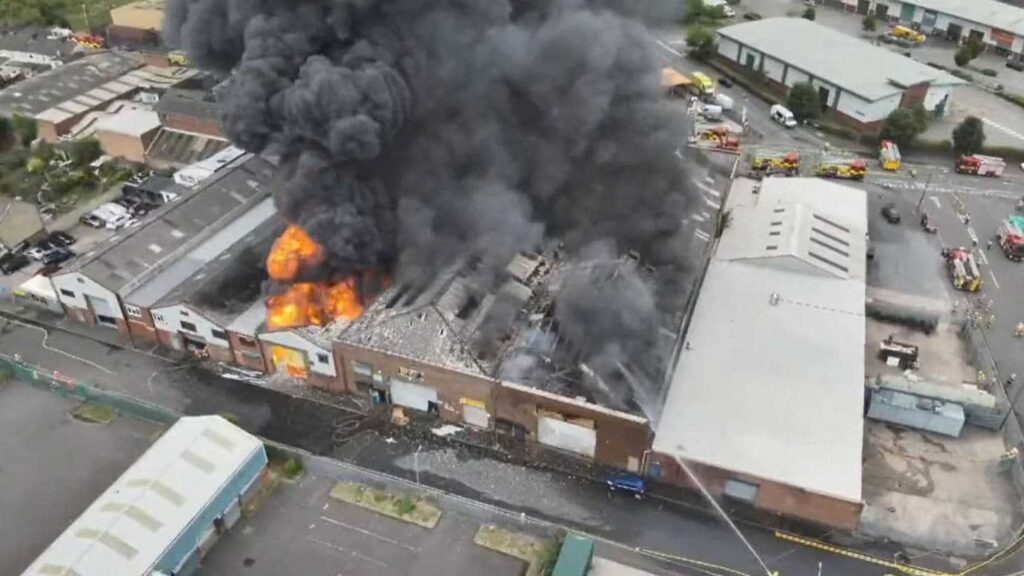 Great Bridge Tyre Fire (2)