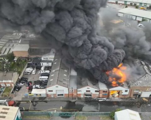 Great Bridge Tyre Fire (3)