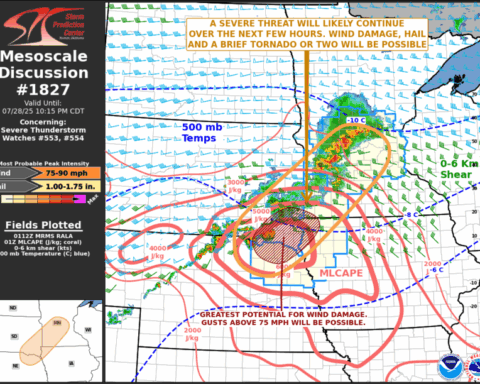 Storm Prediction Center Mesoscale Discussion map showing a line of thunderstorms with plotted ML CAPE contours, 0–6 km shear vectors, and shaded areas indicating 75–90 mph wind threat over northwest Iowa and adjacent states as of 10:15 p.m. CDT on July 28, 2025.