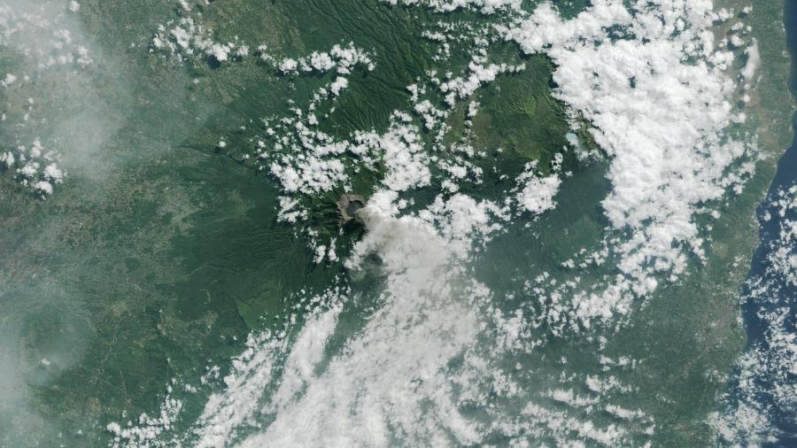 Mount Raung volcano satellite image