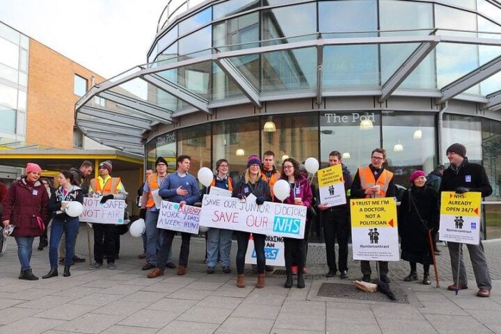 MASSIVE JUNIOR DOCTORS ACTION! – shakes the Tories to their core. Photo Source- Roger Blackwell (CC BY 2.0)