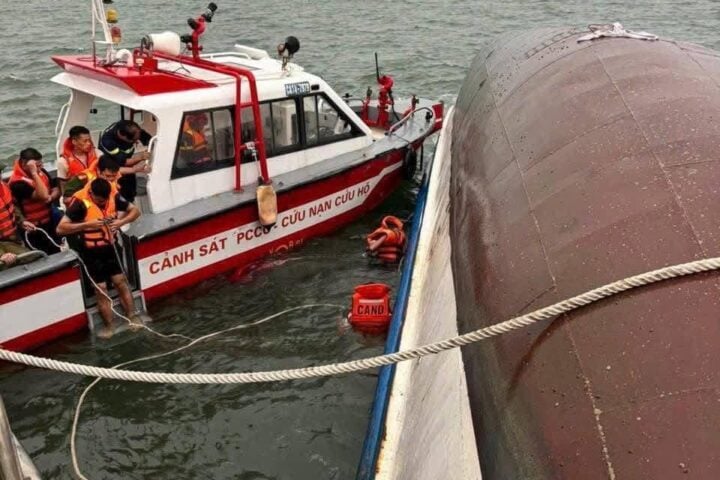 A tourist boat, Wonder Sea, capsized in Ha Long Bay, Vietnam