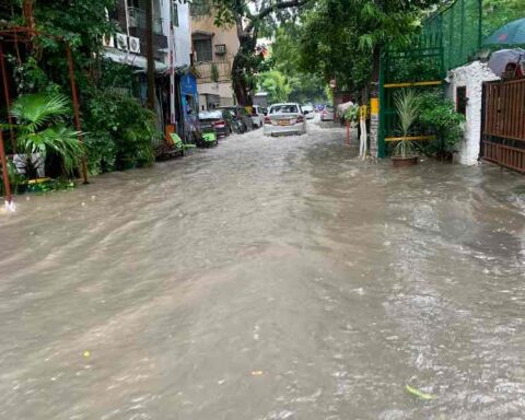 MD red alert for Delhi‑NCR during August monsoon, forecast of heavy rain and widespread travel disruption.