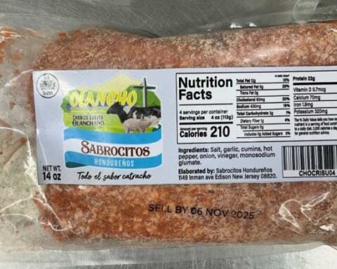 Vacuum-sealed package of Sabrositos Hondureños chorizo showing the Olancho brand label with nutrition facts and a visible expiration date of November 2025.
