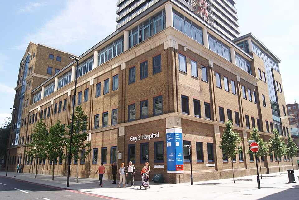 Guy’s Hospital chemical incident response in London, with emergency services ensuring safety after chlorine gas detection.