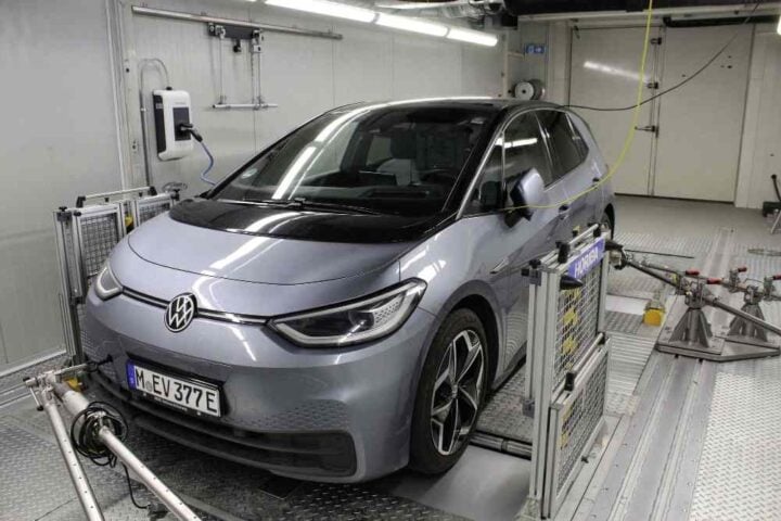Volkswagen ID.3 Pro S mounted on ADAC’s dynamometer and environmental test rig in a controlled laboratory setting.