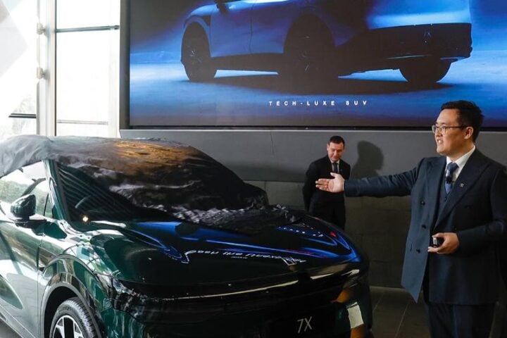 Zeekr executive unveiling the Zeekr 7X at an Australian launch event.