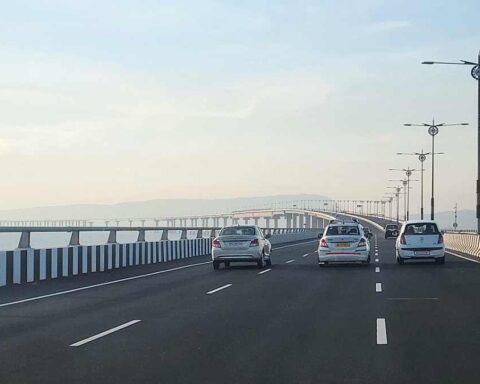 Cars moving along Atal Setu sea bridge in Mumbai, now part of Maharashtra’s electric vehicle toll exemption policy.