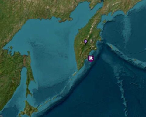 Screenshot of the Pacific Tsunami Warning Center website showing a map of the Kamchatka Peninsula with the earthquake epicenter marked at 53° N, 160.4° E, alongside earthquake details indicating a 7.7 magnitude event on September 13, 2025.