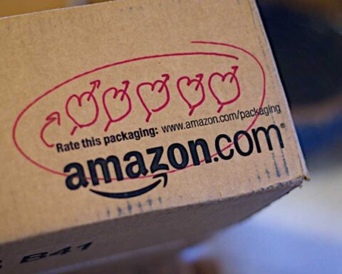 Amazon shipping box with five apple-shaped rating symbols circled in red and text saying "Rate this packaging: www.amazon.com/packaging" alongside the Amazon.com logo