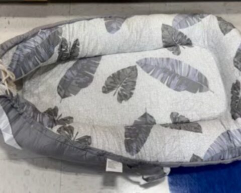 URMYWO grey feather baby lounger recall notice highlighting safety violations and refund process (No License Found)