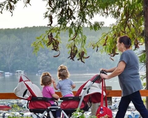 Illustrative image representing access to urban green spaces in early childhood; used to accompany a Rutgers study on neurodevelopmental outcomes.