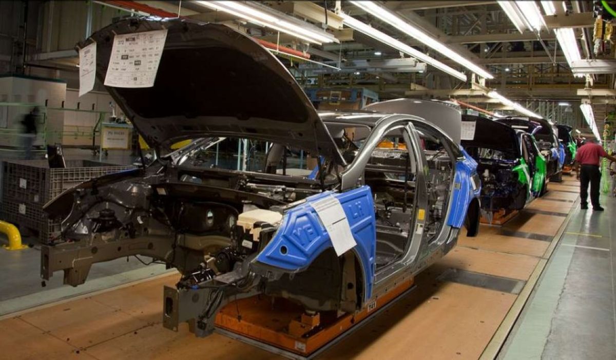 Federal agents conducting an immigration raid at the Hyundai-LG battery plant construction site in Bryan County, Georgia, where 475 workers were detained in September 2025.
