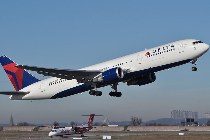 Delta Air Lines Boeing 767-300ER taking off at Stuttgart Airport in 2011