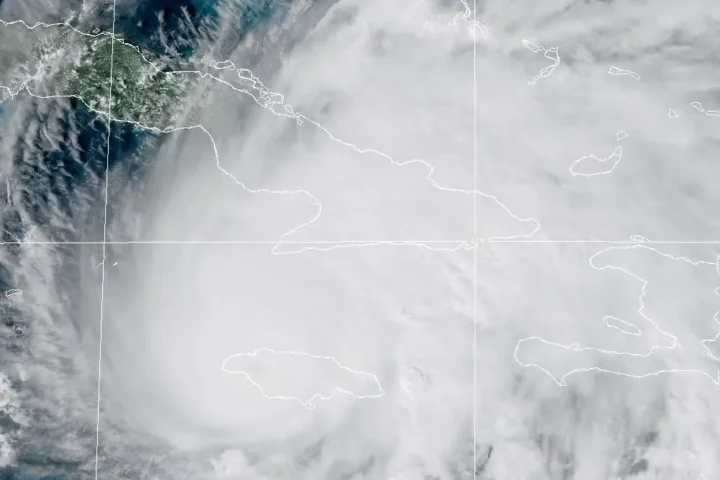 National Hurricane Center “Key Messages” graphic for Hurricane Melissa showing forecast track across Jamaica toward Cuba and the Bahamas, issued October 28 2025.