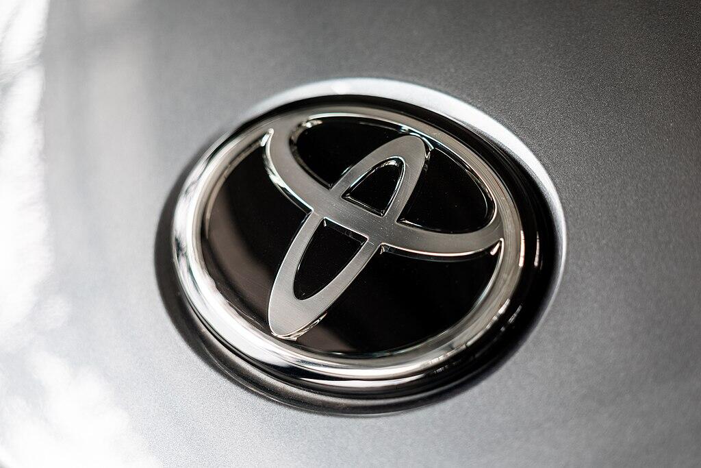 Close up of a silver Toyota emblem on the front of a vehicle