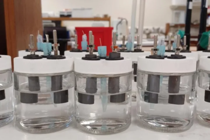 Sodium-ion battery graphic showing NVOH cathode performance and desalination test in saltwater.