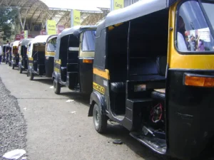 AUto rICKSHAW qUE