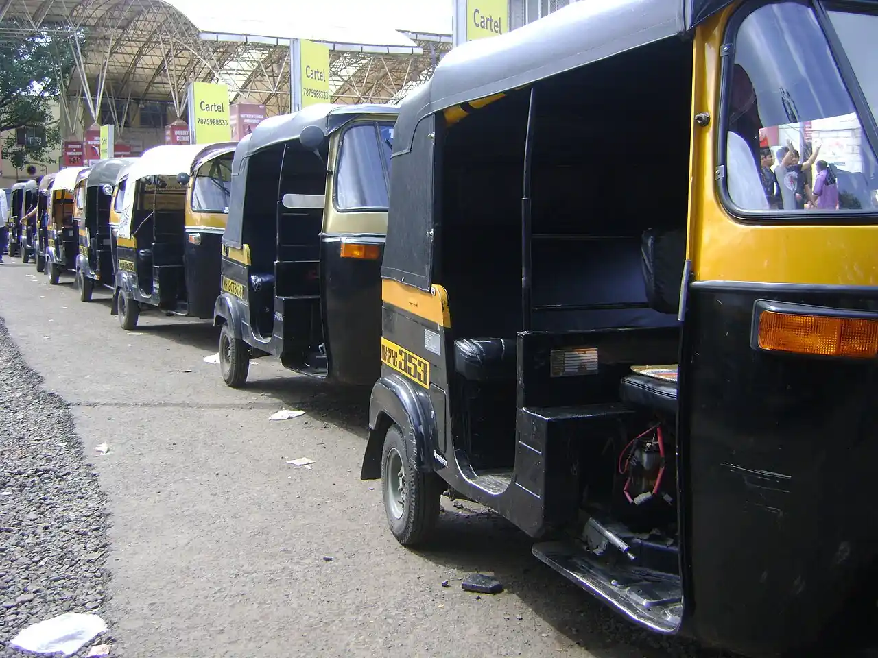 Autos and taxis lined up at CNG pump during disruption