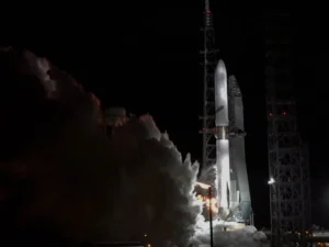 New Glenn rocket on the launch pad at Cape Canaveral Space Force Station before a scrubbed launch attempt for NASA’s ESCAPADE Mars mission.