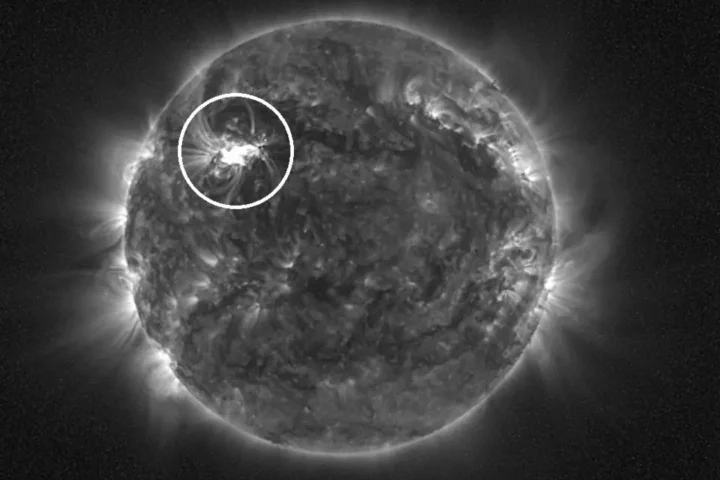 NOAA SWPC notice announcing an R3 radio-blackout event on November 4, 2025, from AR4274, with CME evaluation in progress.