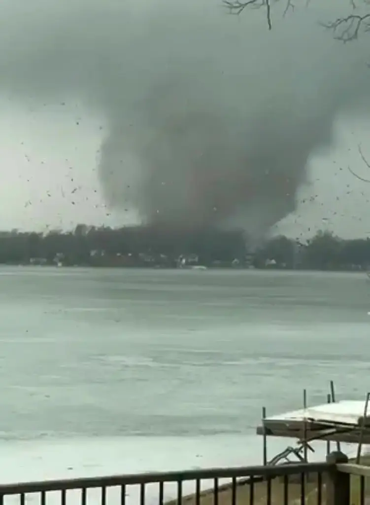 Tornado, Hail Strike Lake Geneva, DuPage County
