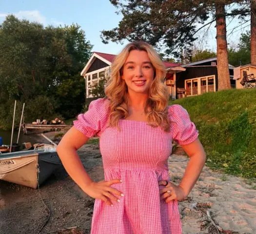 Portrait of Baylen Dupree smiling outdoors, illustrating her endometriosis awareness coverage.