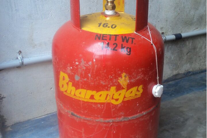 A Bharat-branded LPG cooking gas cylinder used in Indian households.