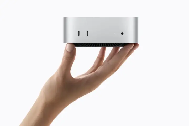 Apple's M6 and M5 Ultra processor chips for AI and professional workloads.