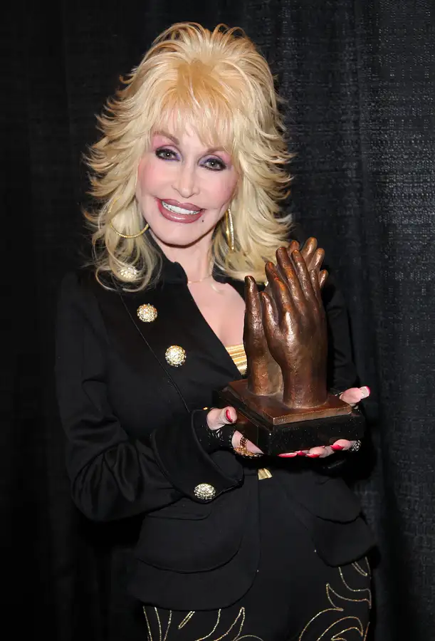 Dolly Parton Gave Away 325 Million Books and  Million for a COVID Vaccine Before She Died at 80