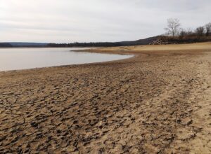 Spruce Run Reservoir drought, Nov 2024, via Wikimedia Commons (CC BY-SA 4.0)