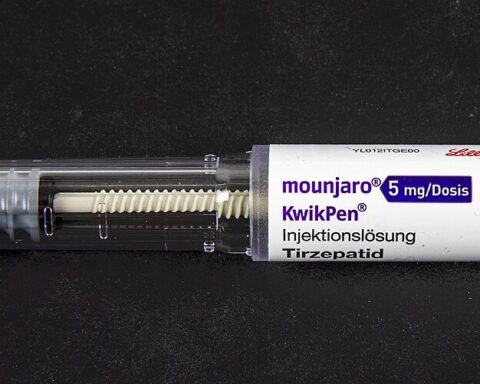 Lilly Mounjaro KwikPen (Tirzepatide), via Wikimedia Commons (CC BY-SA 4.0)