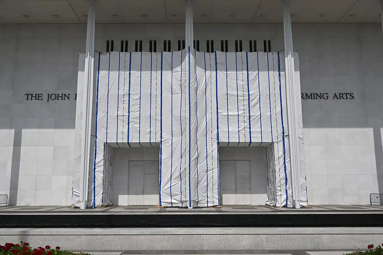 Beatty Files Emergency Motion to Block Trump Name on Kennedy Center Facade