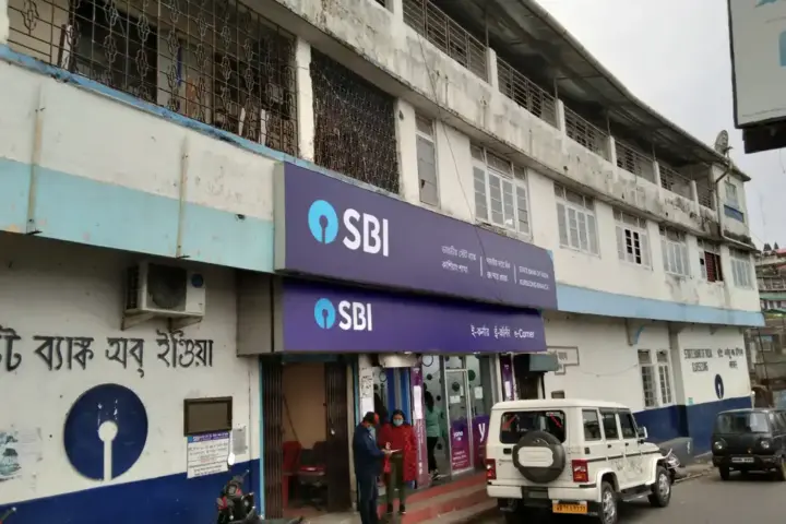 State Bank of India Kurseong branch building architecture