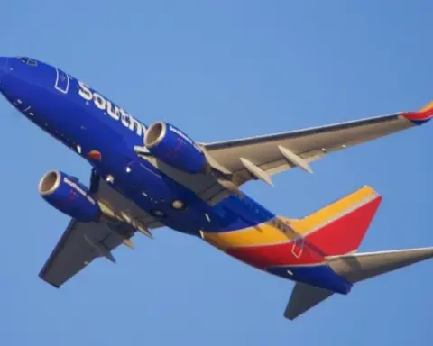 A Boeing 737 aircraft on the tarmac, the same model family as American Airlines Flight 1009 that returned to LAX after weather radar failure.